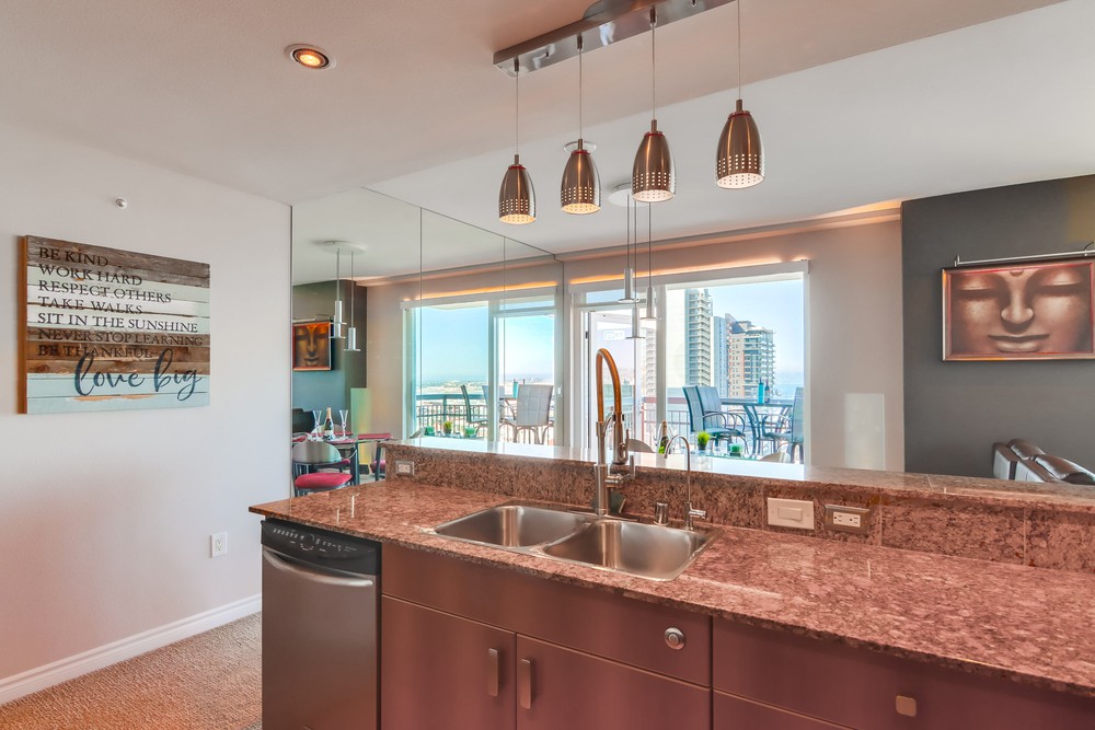 Virtual tour photo 21 of 53 for 300 W Beech St #1303