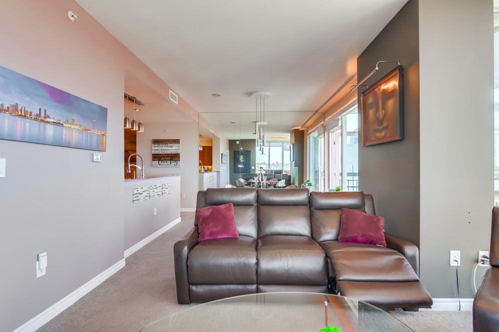 Virtual tour photo 24 of 53 for 300 W Beech St #1303
