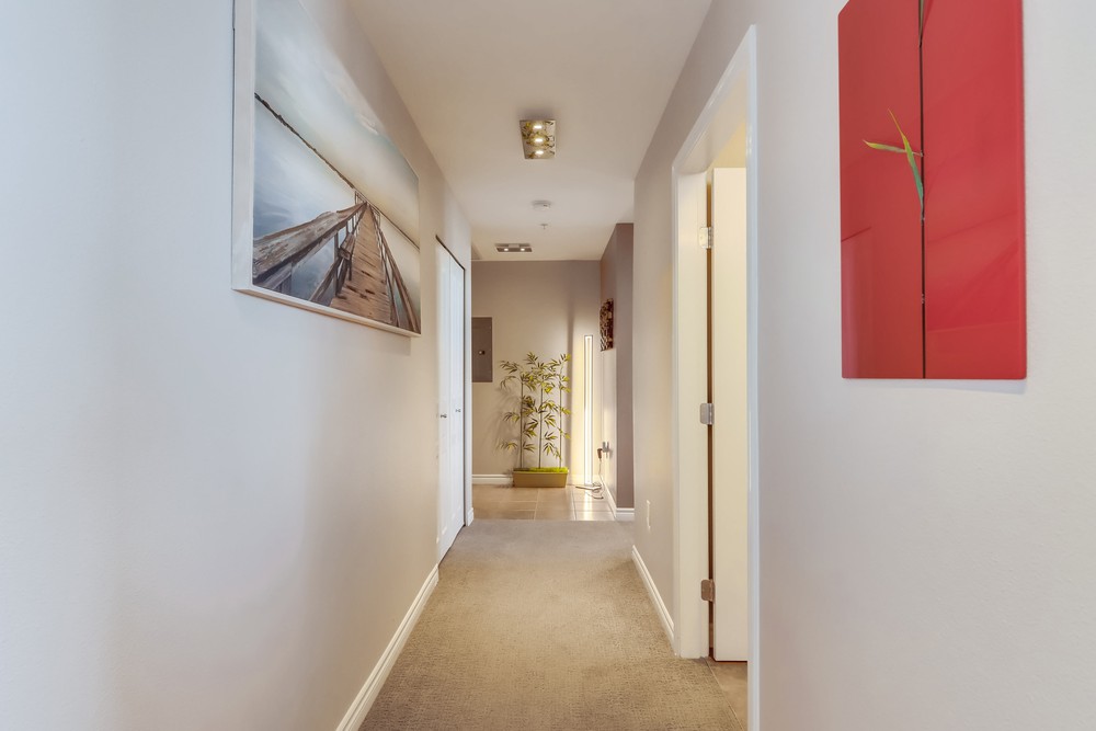 Virtual tour photo 25 of 53 for 300 W Beech St #1303