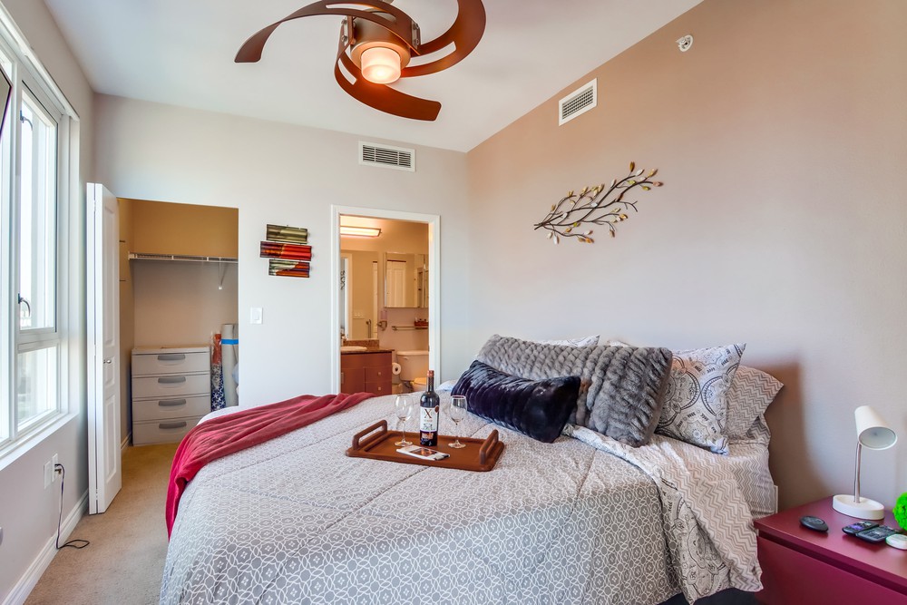 Virtual tour photo 26 of 53 for 300 W Beech St #1303