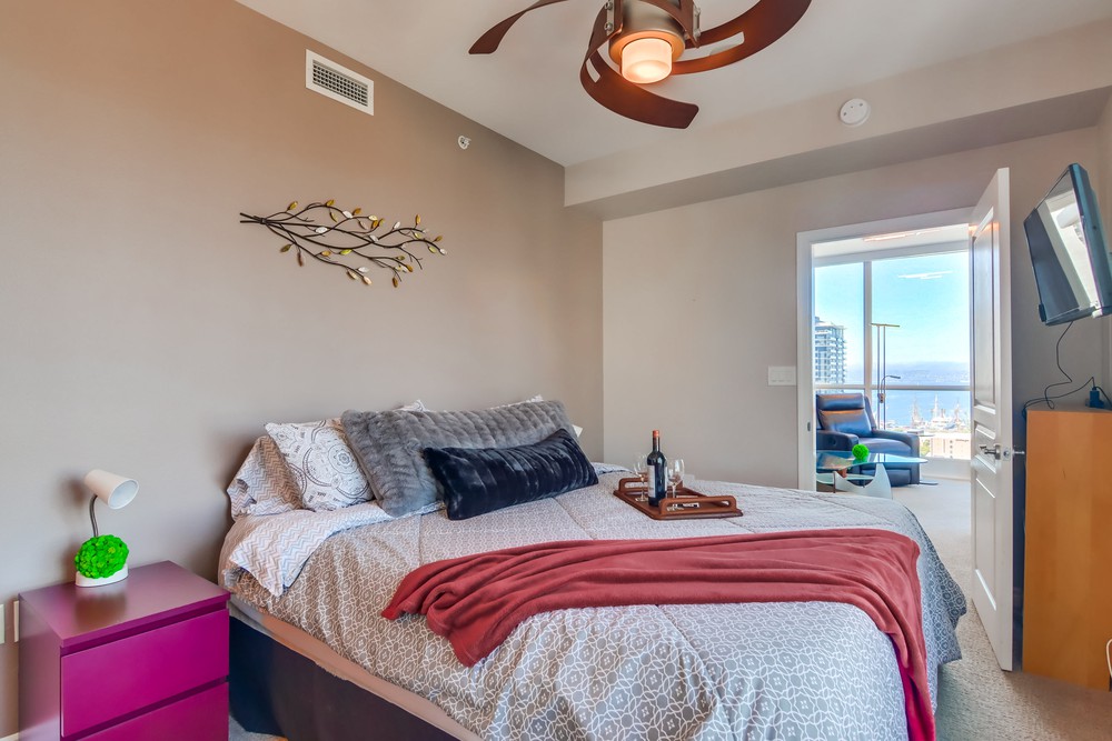 Virtual tour photo 28 of 53 for 300 W Beech St #1303