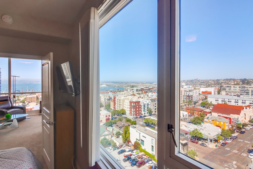 Virtual tour photo 30 of 53 for 300 W Beech St #1303