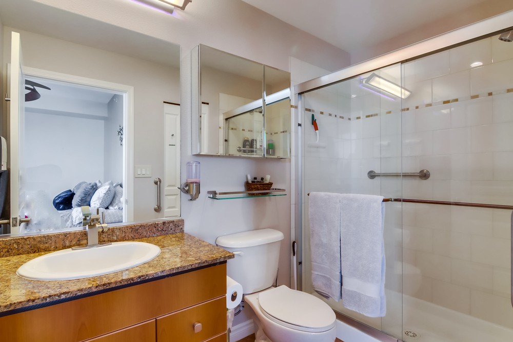 Virtual tour photo 31 of 53 for 300 W Beech St #1303