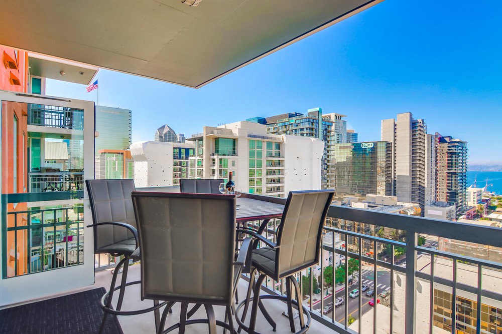 Virtual tour photo 33 of 53 for 300 W Beech St #1303