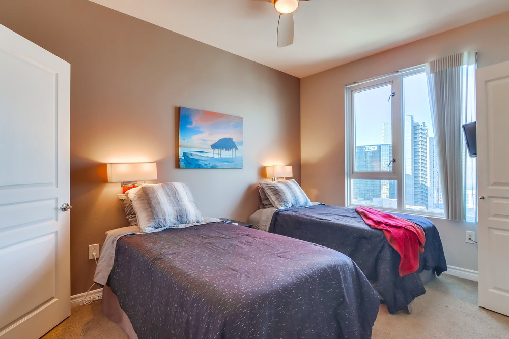 Virtual tour photo 39 of 53 for 300 W Beech St #1303