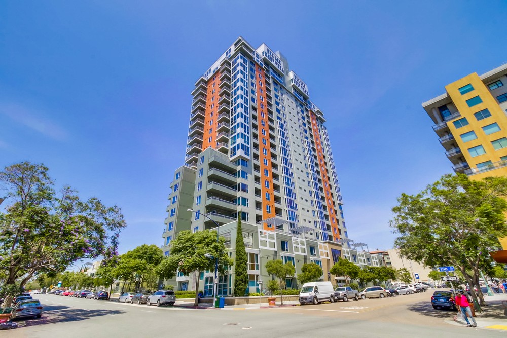 Virtual tour photo 3 of 27 for 300 W Beech St #7