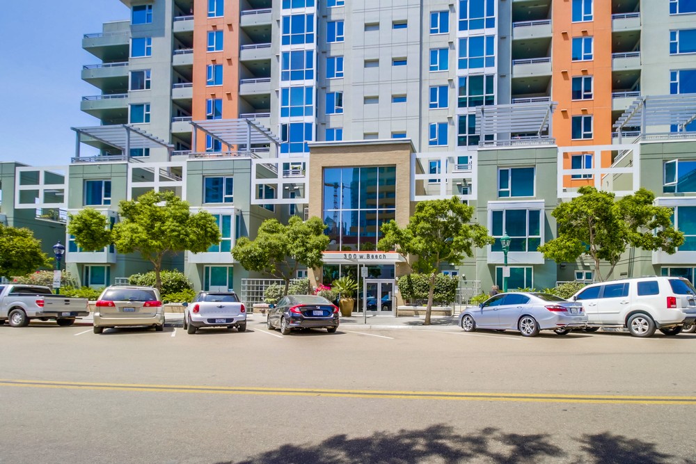 Virtual tour photo 4 of 27 for 300 W Beech St #7