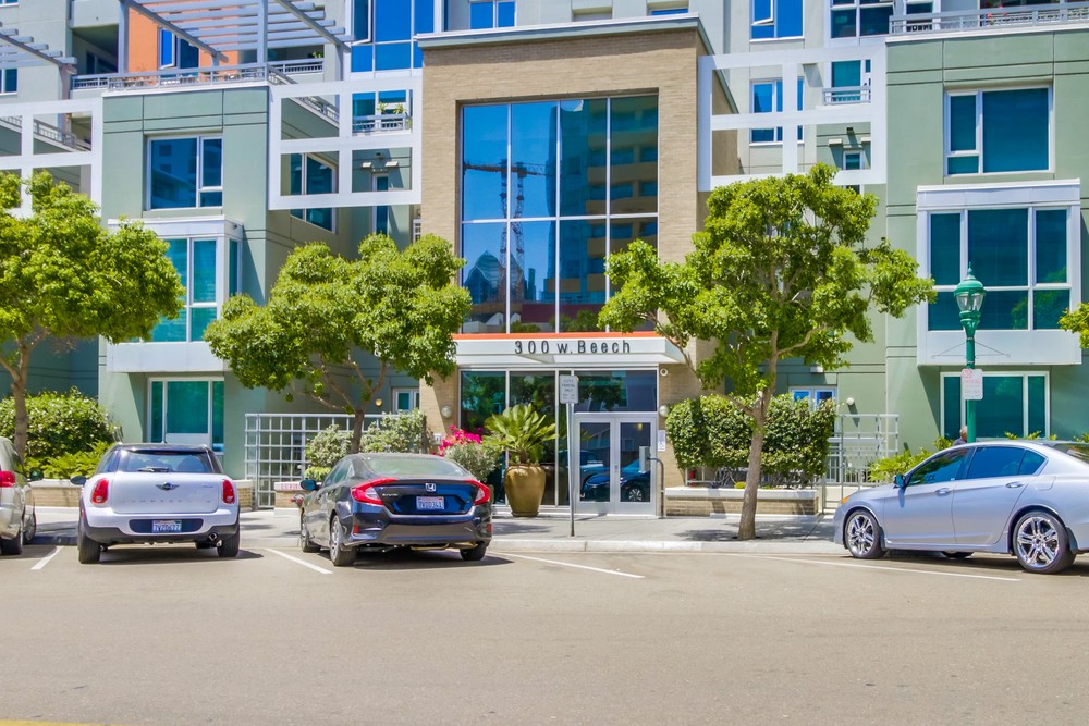 Virtual tour photo 5 of 27 for 300 W Beech St #7