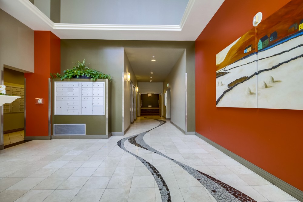 Virtual tour photo 7 of 27 for 300 W Beech St #7