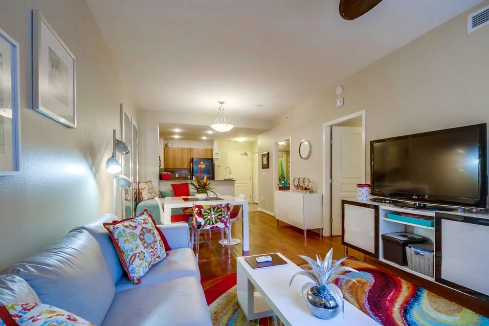 Virtual tour photo 11 of 27 for 300 W Beech St #7