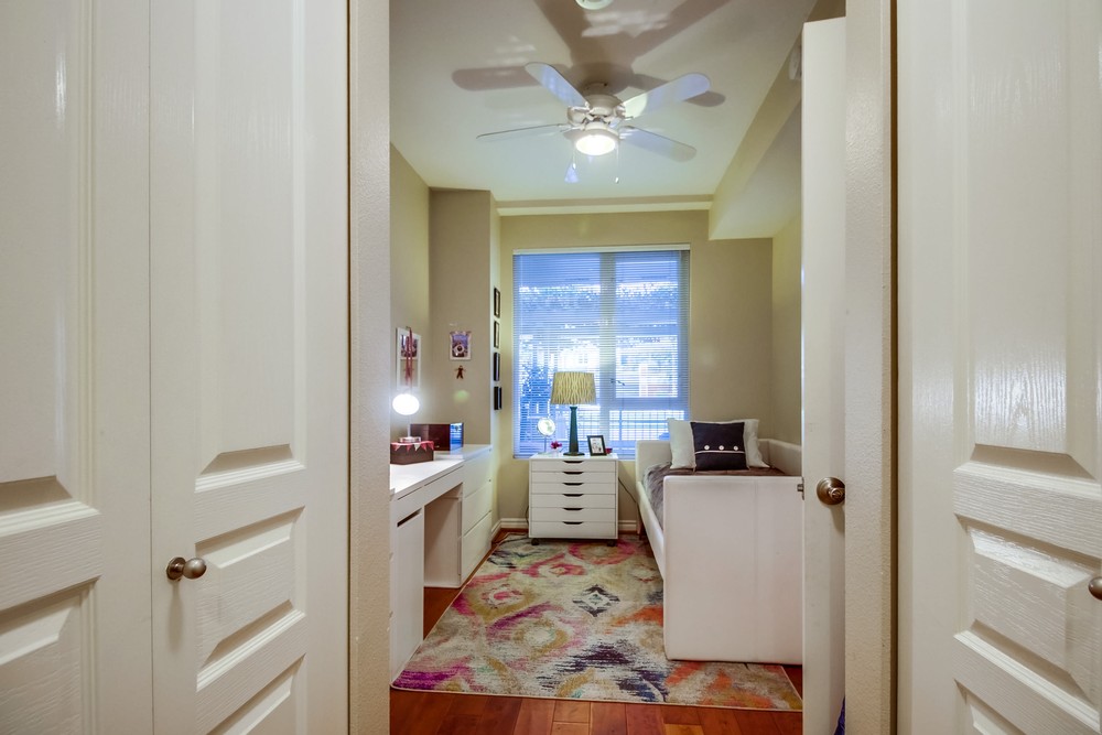 Virtual tour photo 17 of 27 for 300 W Beech St #7