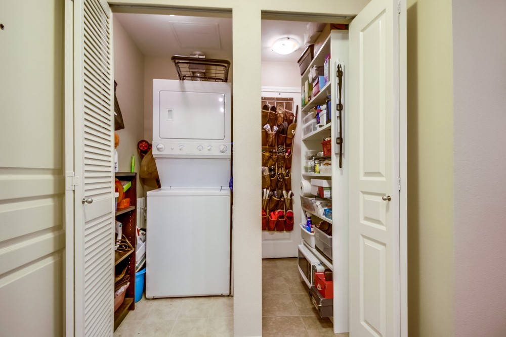 Virtual tour photo 21 of 27 for 300 W Beech St #7