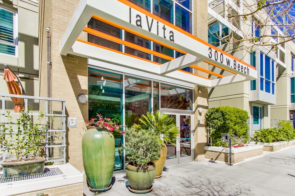 Virtual tour photo 3 of 39 for 300 West Beech Street #1005