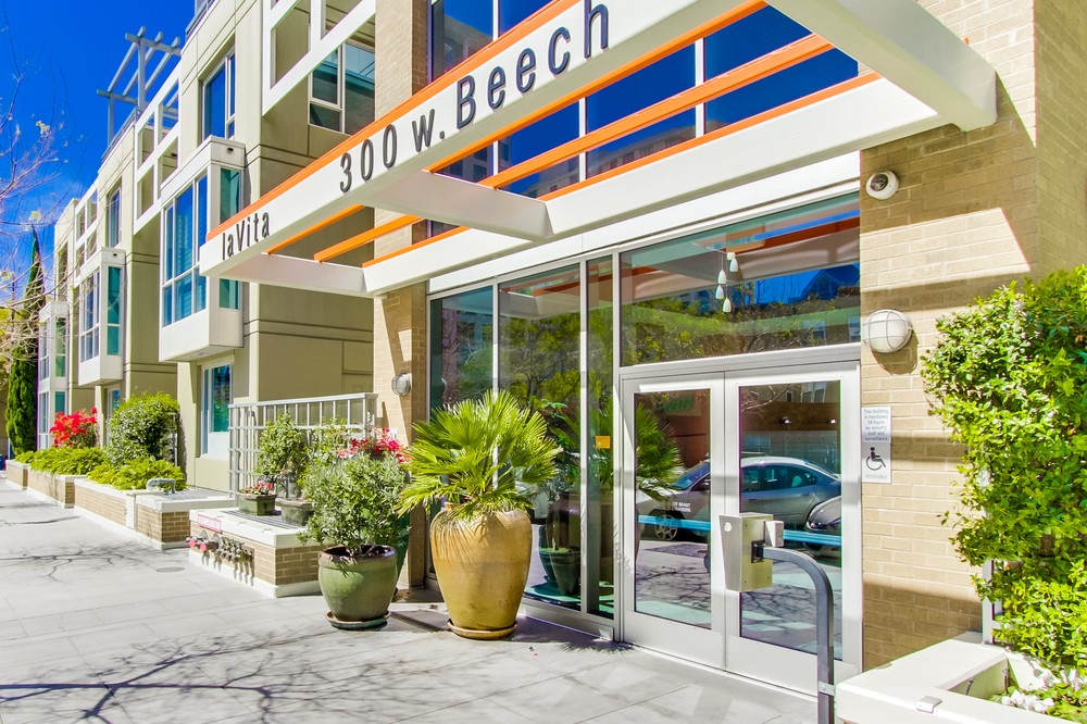 Virtual tour photo 4 of 39 for 300 West Beech Street #1005