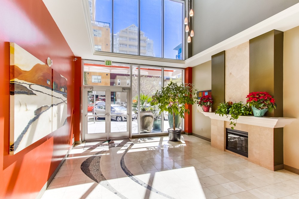 Virtual tour photo 5 of 39 for 300 West Beech Street #1005