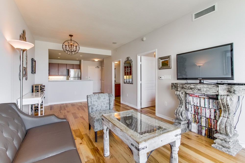 Virtual tour photo 11 of 39 for 300 West Beech Street #1005
