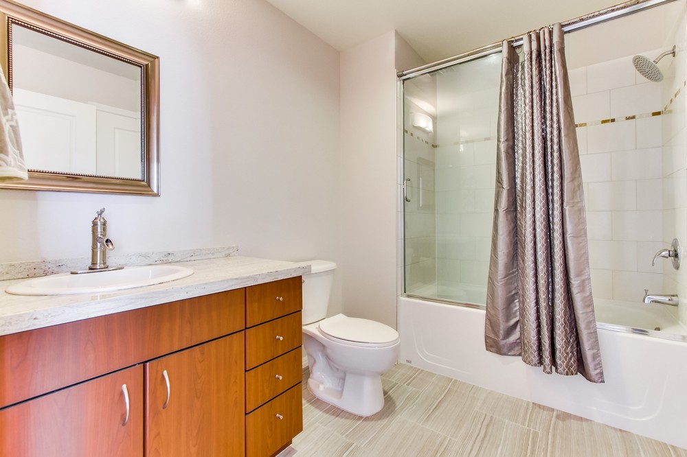 Virtual tour photo 20 of 39 for 300 West Beech Street #1005