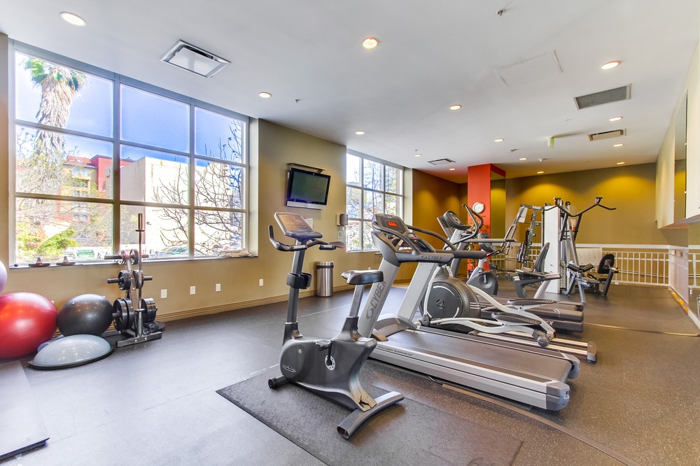 Virtual tour photo 33 of 39 for 300 West Beech Street #1005