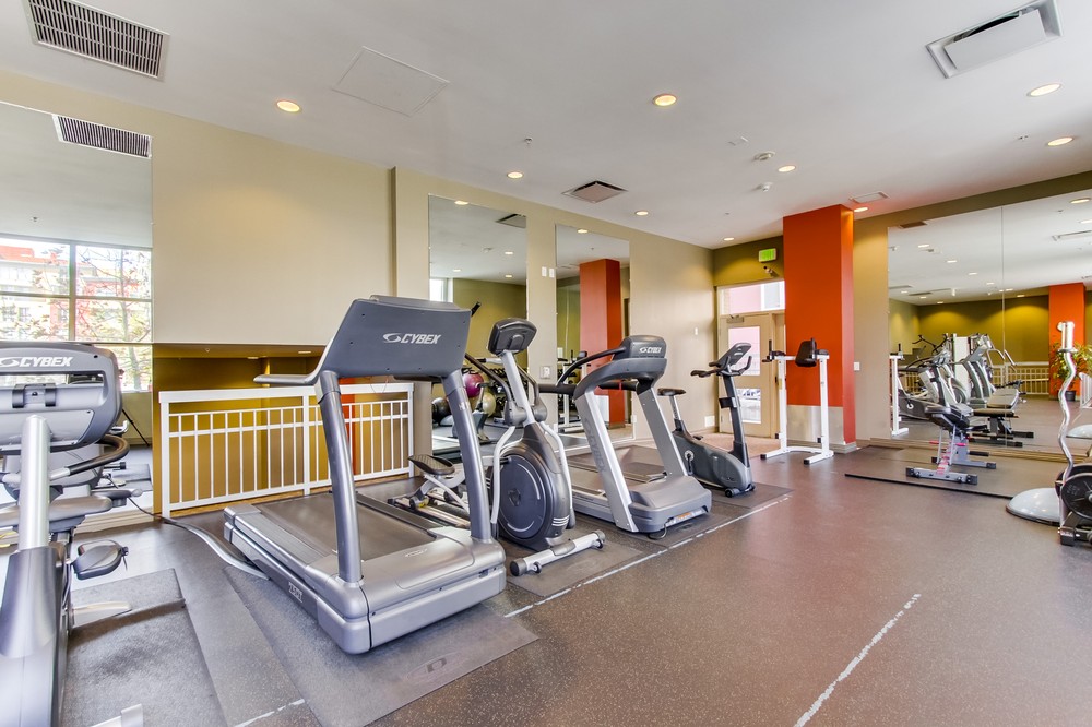 Virtual tour photo 34 of 39 for 300 West Beech Street #1005