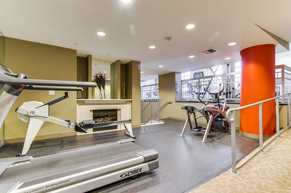 Virtual tour photo 35 of 39 for 300 West Beech Street #1005