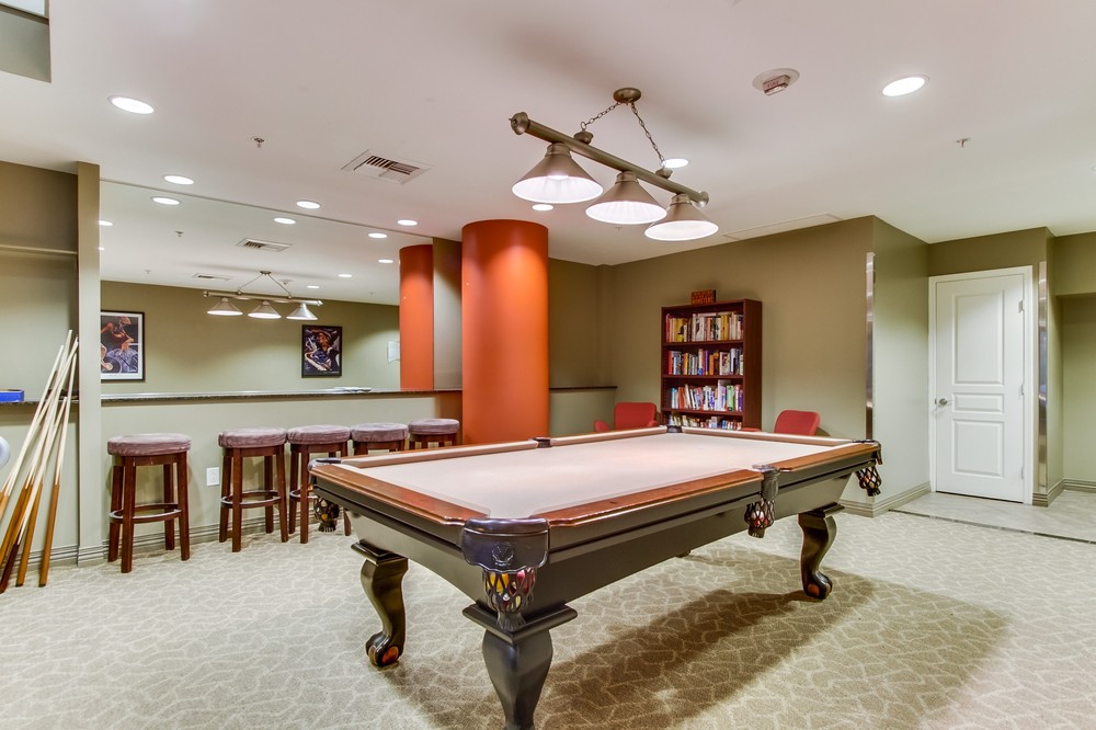 Virtual tour photo 36 of 39 for 300 West Beech Street #1005