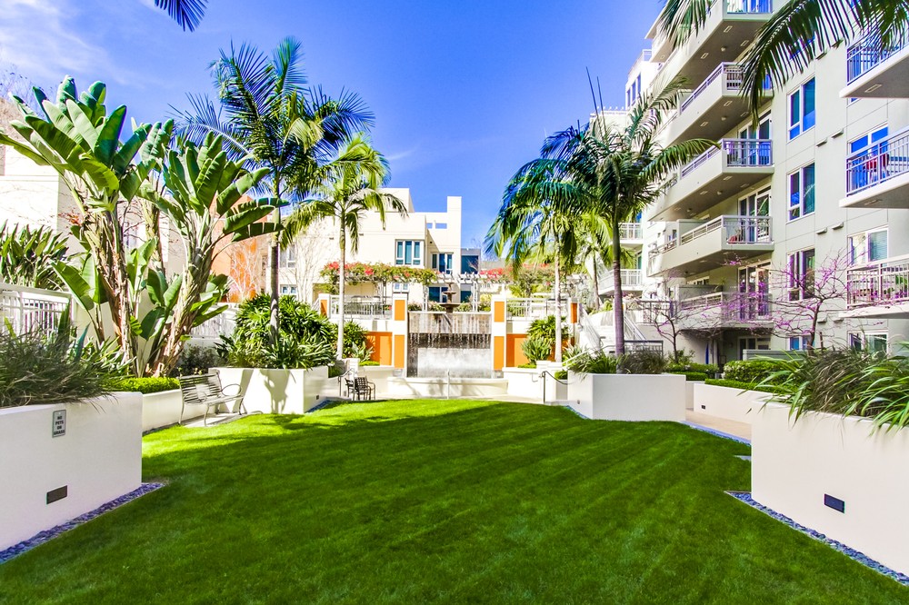 Virtual tour photo 38 of 39 for 300 West Beech Street #1005