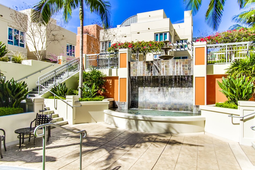 Virtual tour photo 39 of 39 for 300 West Beech Street #1005
