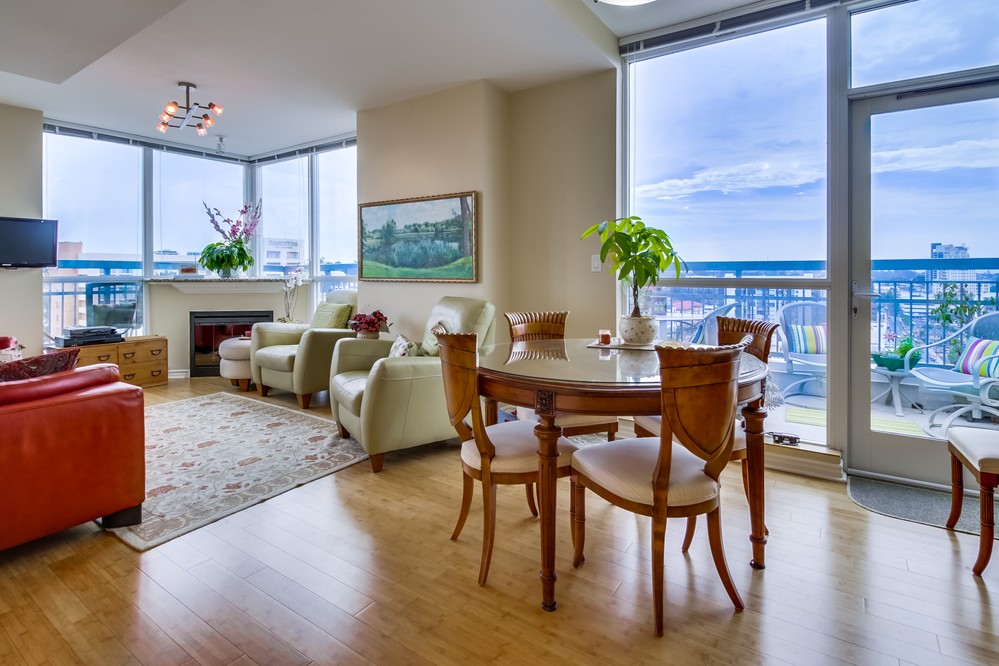 Virtual tour photo 1 of 37 for 300 West Beech Street #2106