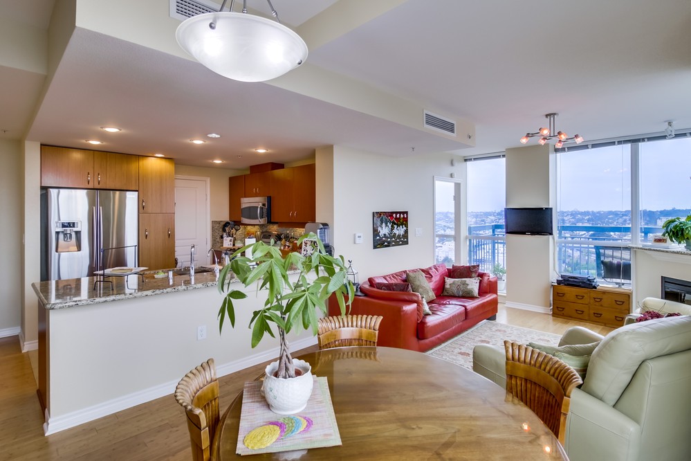 Virtual tour photo 3 of 37 for 300 West Beech Street #2106