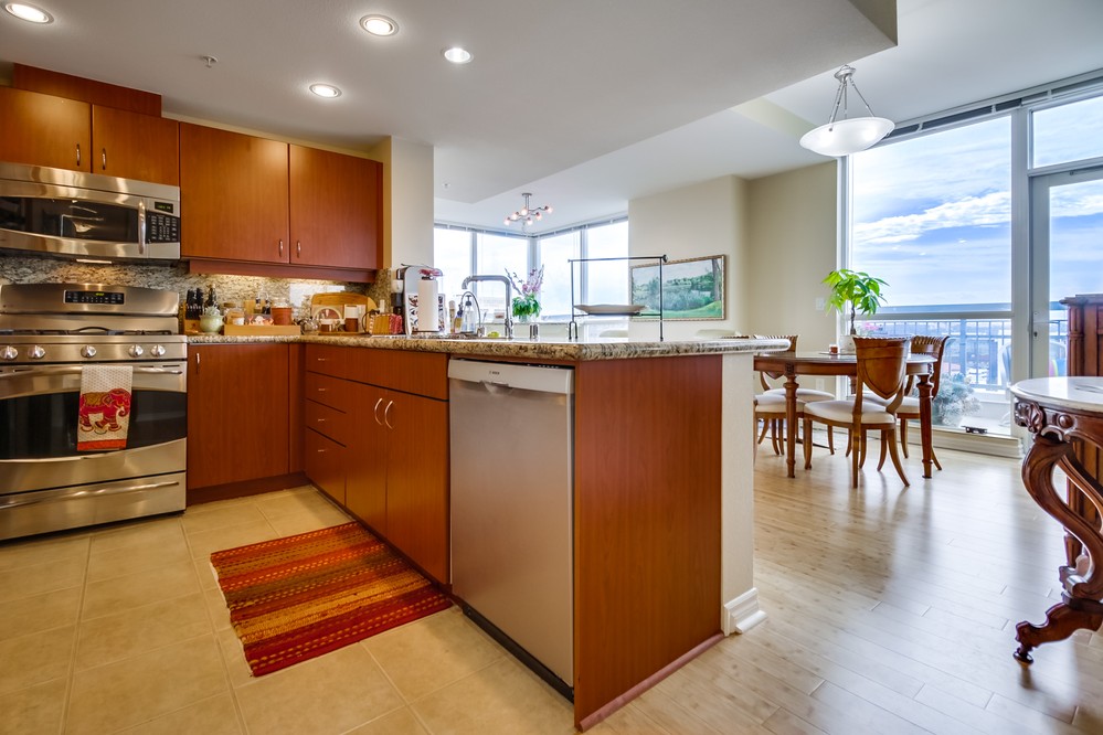 Virtual tour photo 6 of 37 for 300 West Beech Street #2106