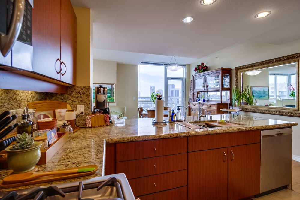 Virtual tour photo 10 of 37 for 300 West Beech Street #2106