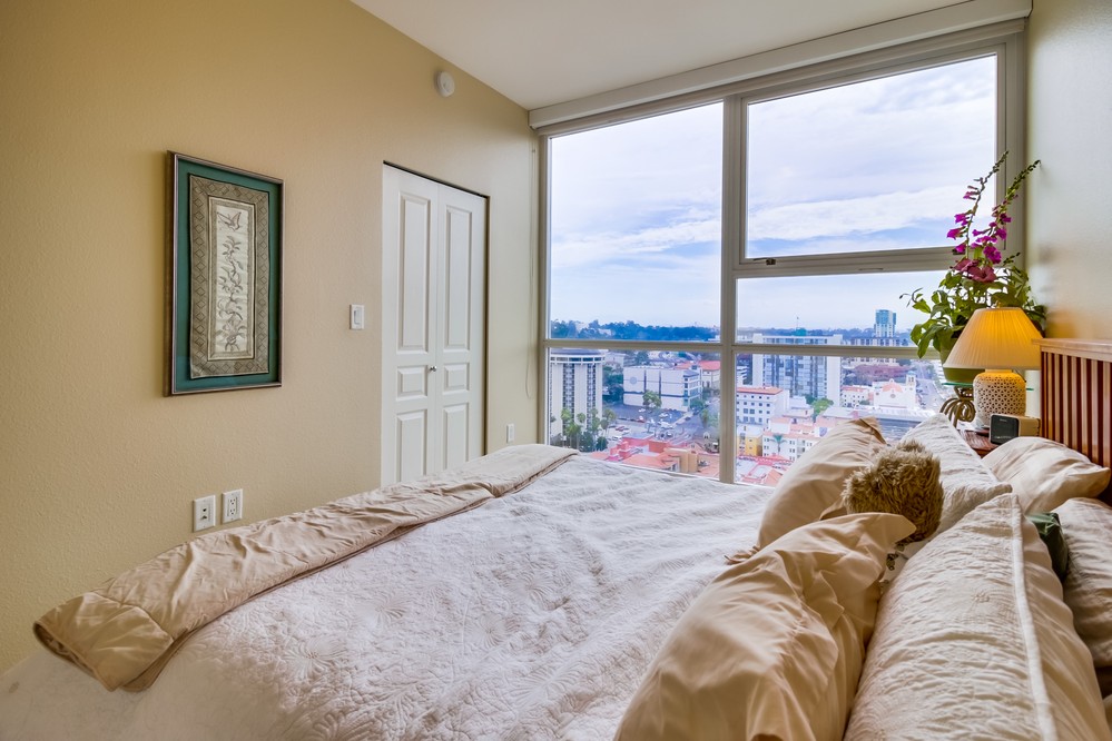Virtual tour photo 12 of 37 for 300 West Beech Street #2106
