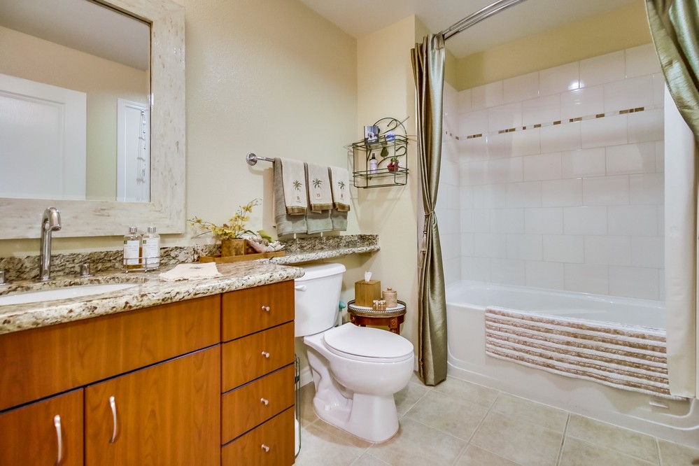 Virtual tour photo 15 of 37 for 300 West Beech Street #2106