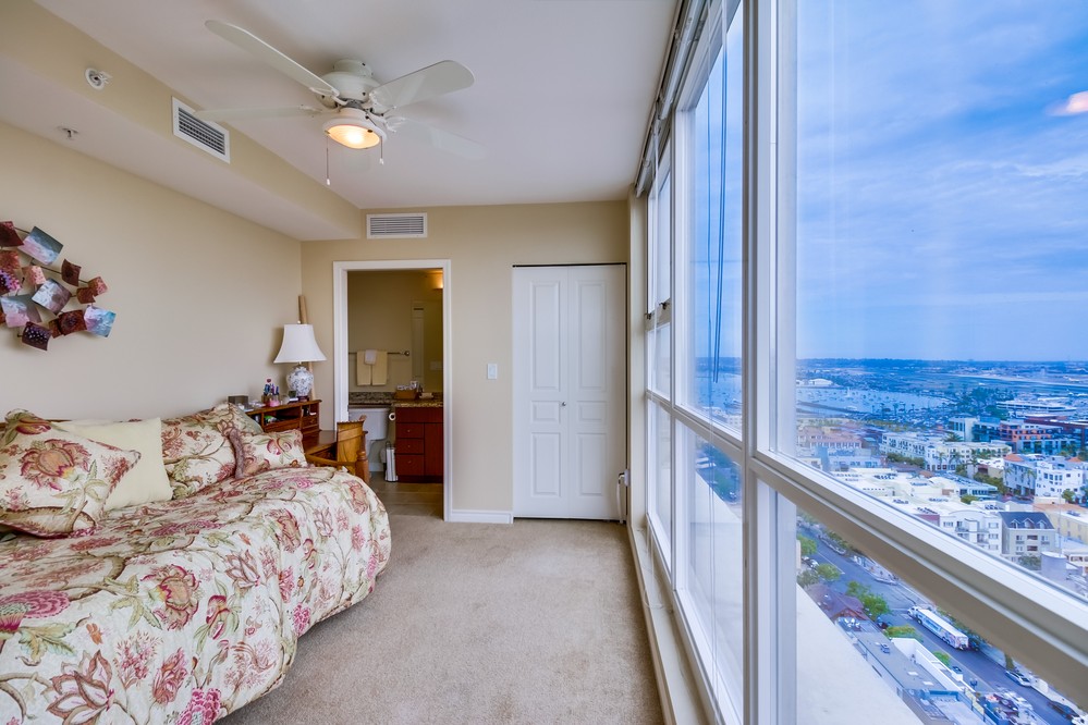Virtual tour photo 17 of 37 for 300 West Beech Street #2106