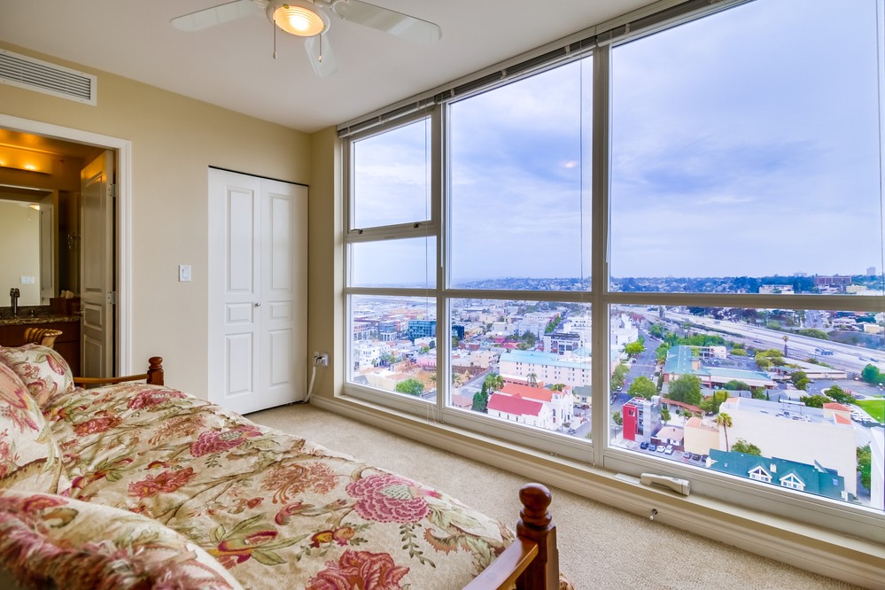 Virtual tour photo 18 of 37 for 300 West Beech Street #2106