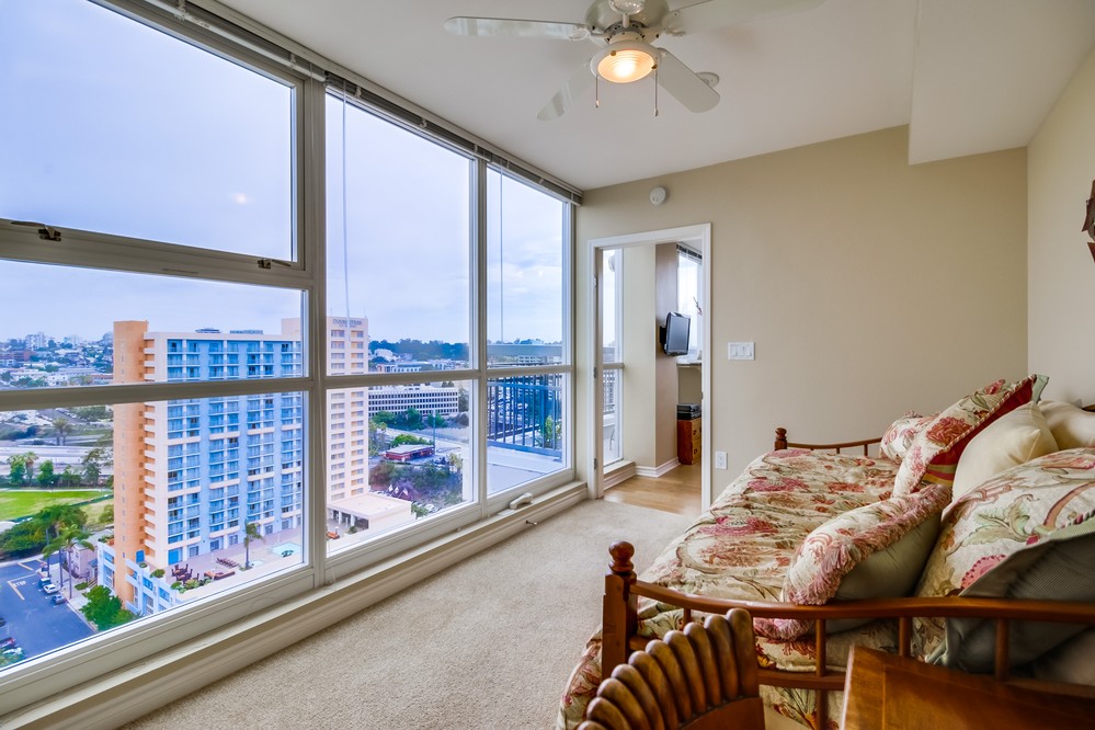 Virtual tour photo 19 of 37 for 300 West Beech Street #2106