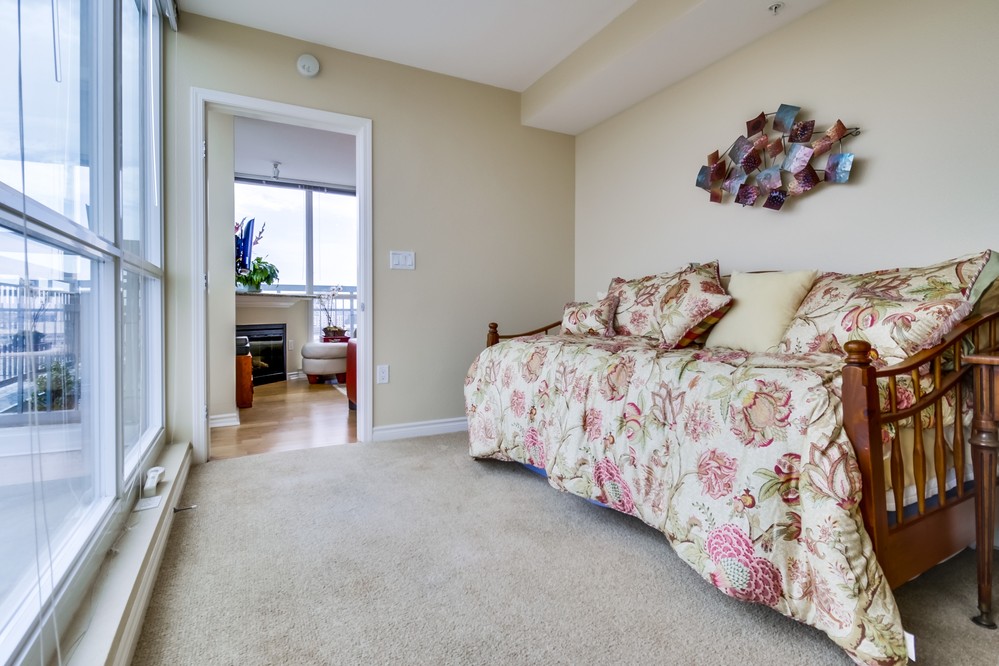 Virtual tour photo 20 of 37 for 300 West Beech Street #2106