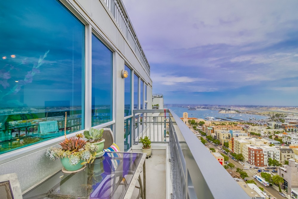 Virtual tour photo 23 of 37 for 300 West Beech Street #2106