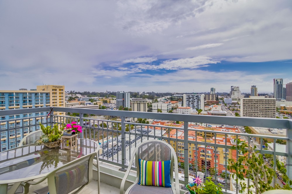 Virtual tour photo 24 of 37 for 300 West Beech Street #2106