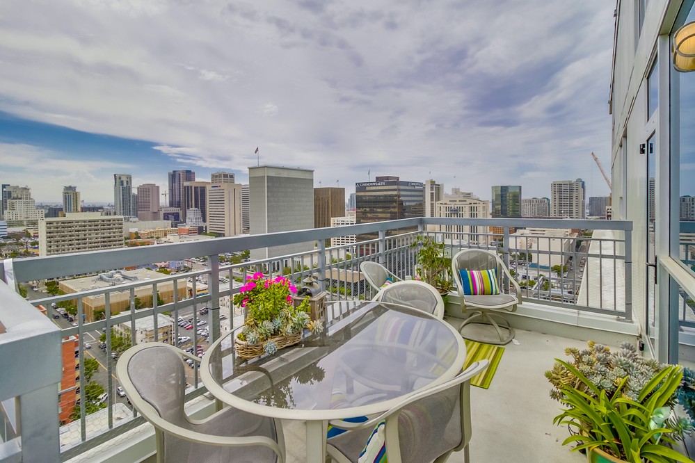 Virtual tour photo 25 of 37 for 300 West Beech Street #2106