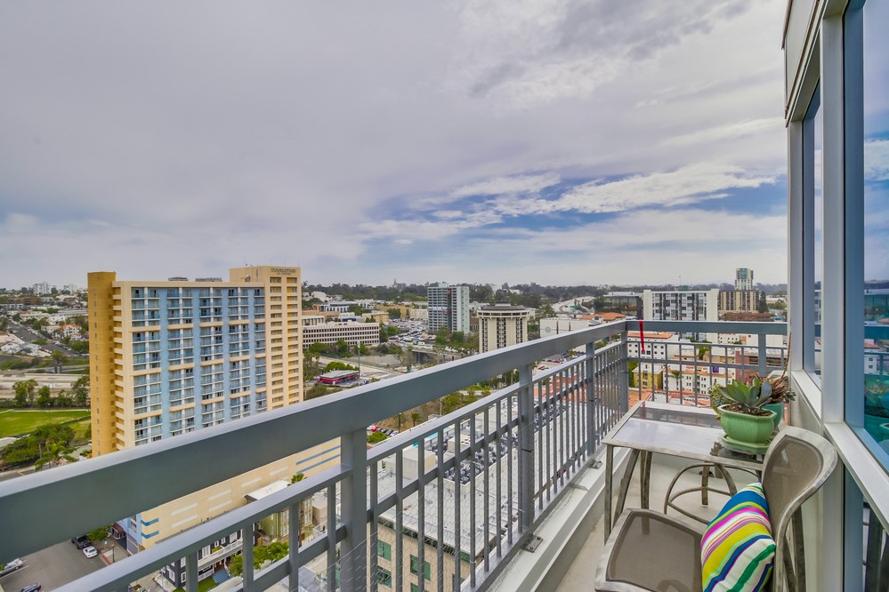 Virtual tour photo 26 of 37 for 300 West Beech Street #2106