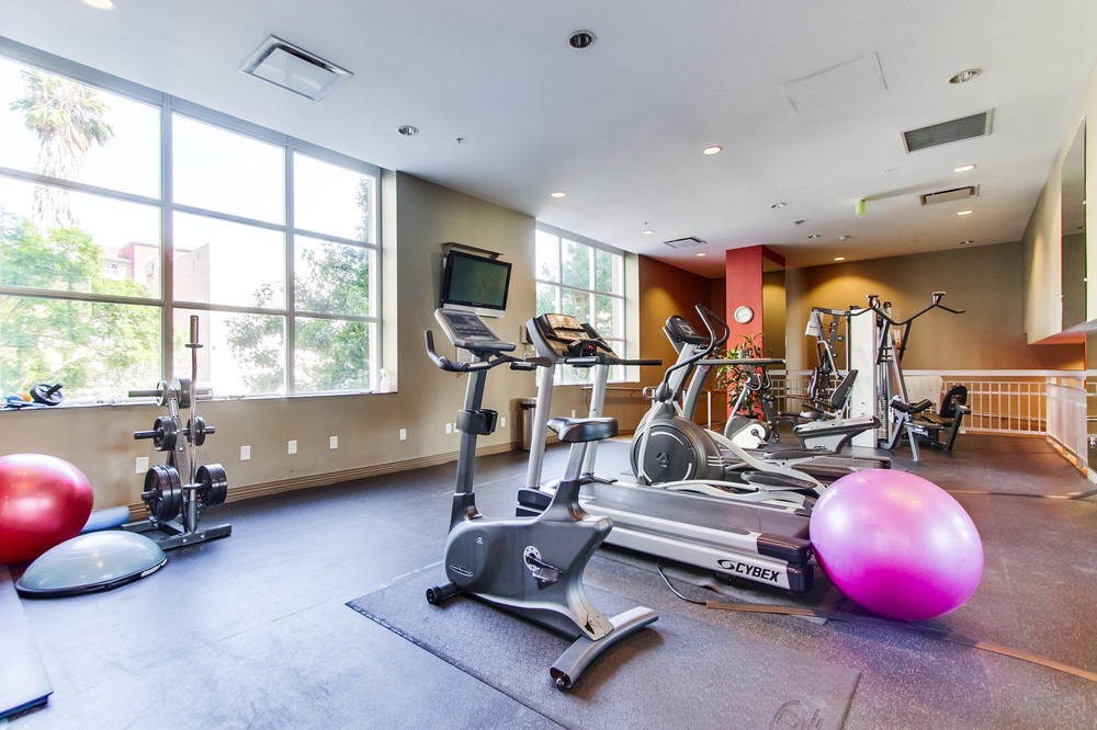 Virtual tour photo 29 of 37 for 300 West Beech Street #2106