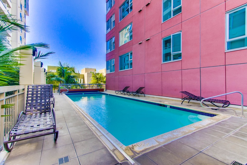 Virtual tour photo 31 of 37 for 300 West Beech Street #2106