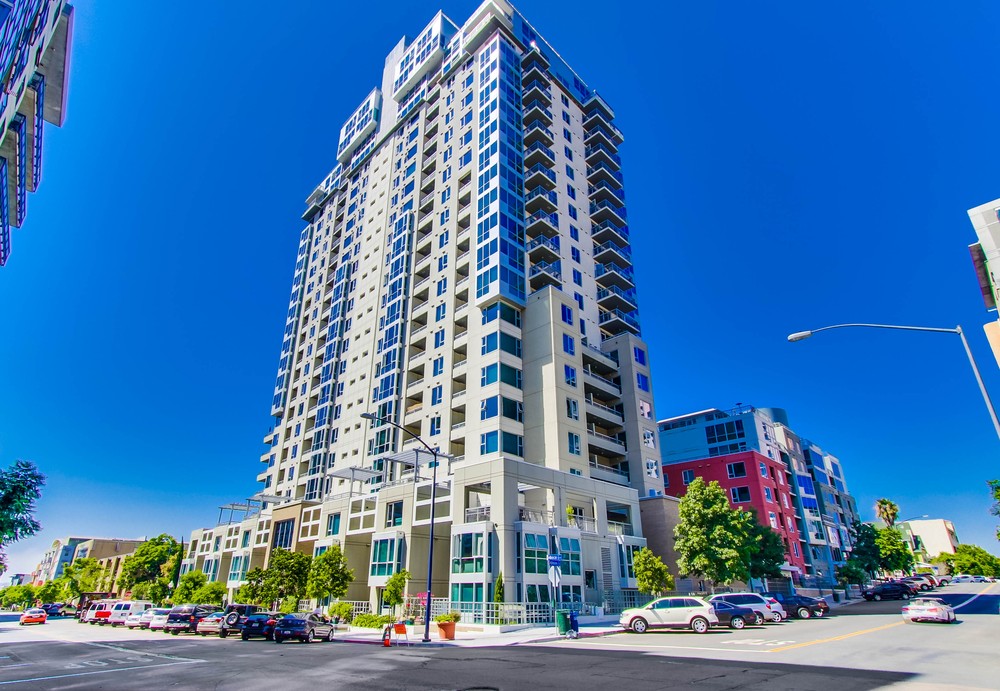 Virtual tour photo 37 of 37 for 300 West Beech Street #2106