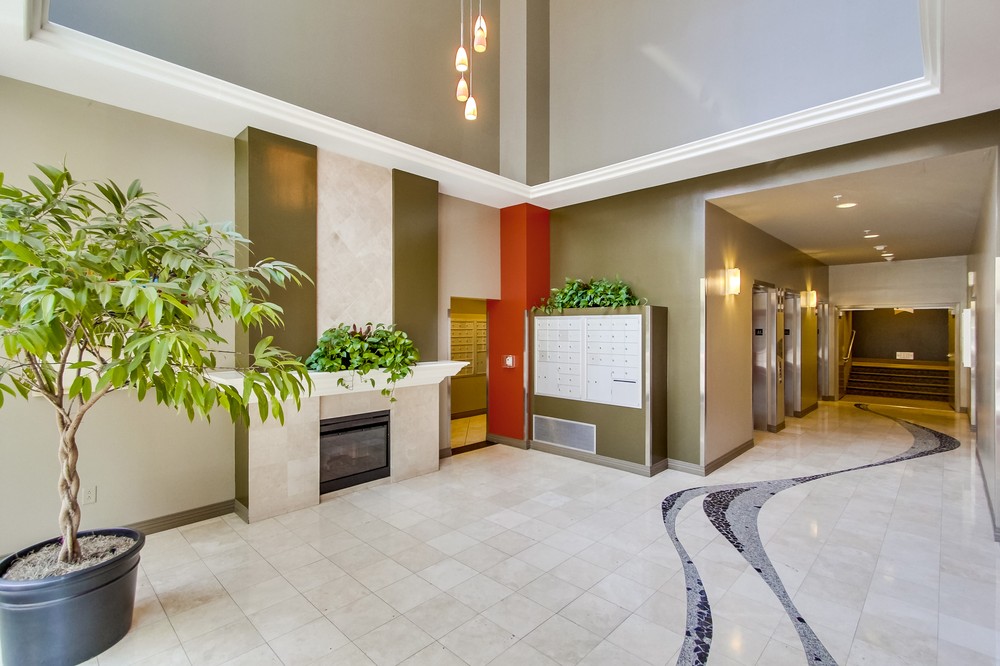 Virtual tour photo 4 of 46 for 300 West Beech Street #605