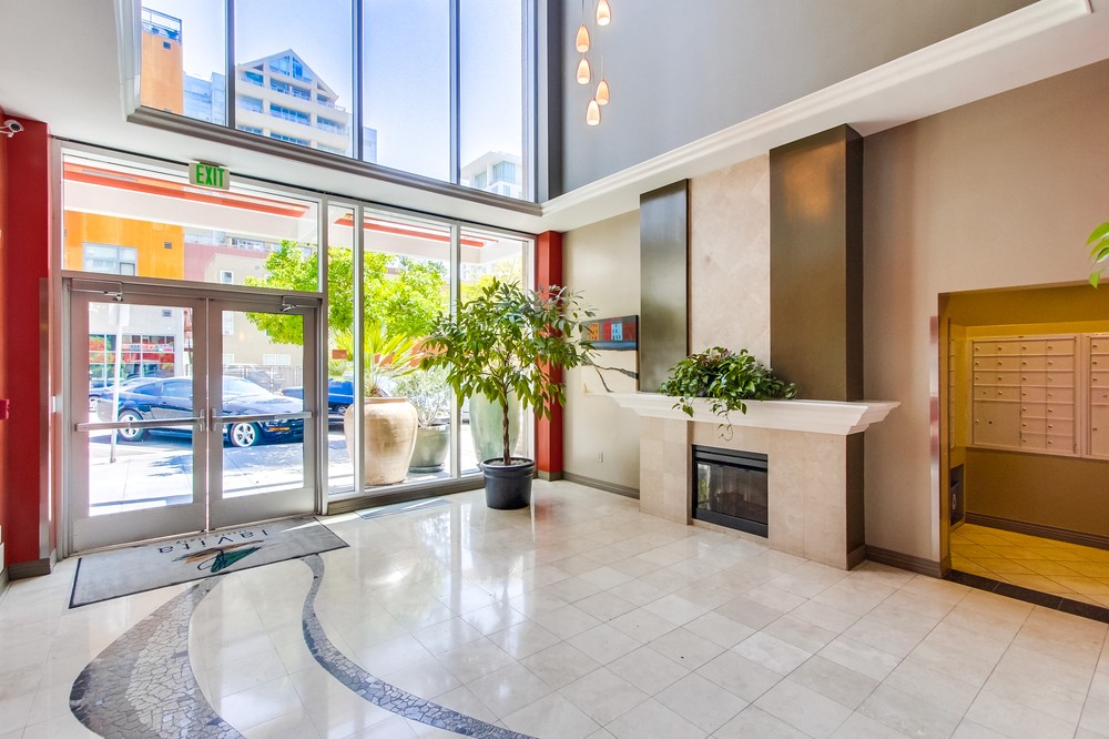 Virtual tour photo 5 of 46 for 300 West Beech Street #605