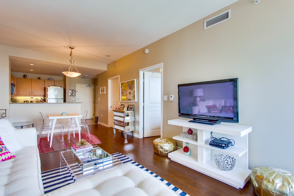 Virtual tour photo 13 of 46 for 300 West Beech Street #605