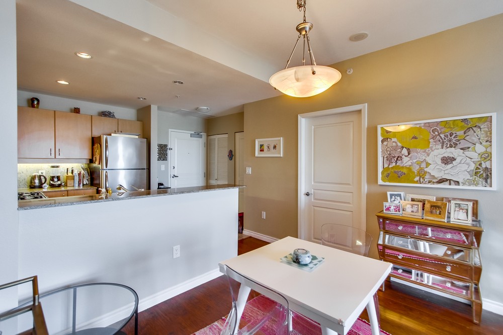 Virtual tour photo 15 of 46 for 300 West Beech Street #605