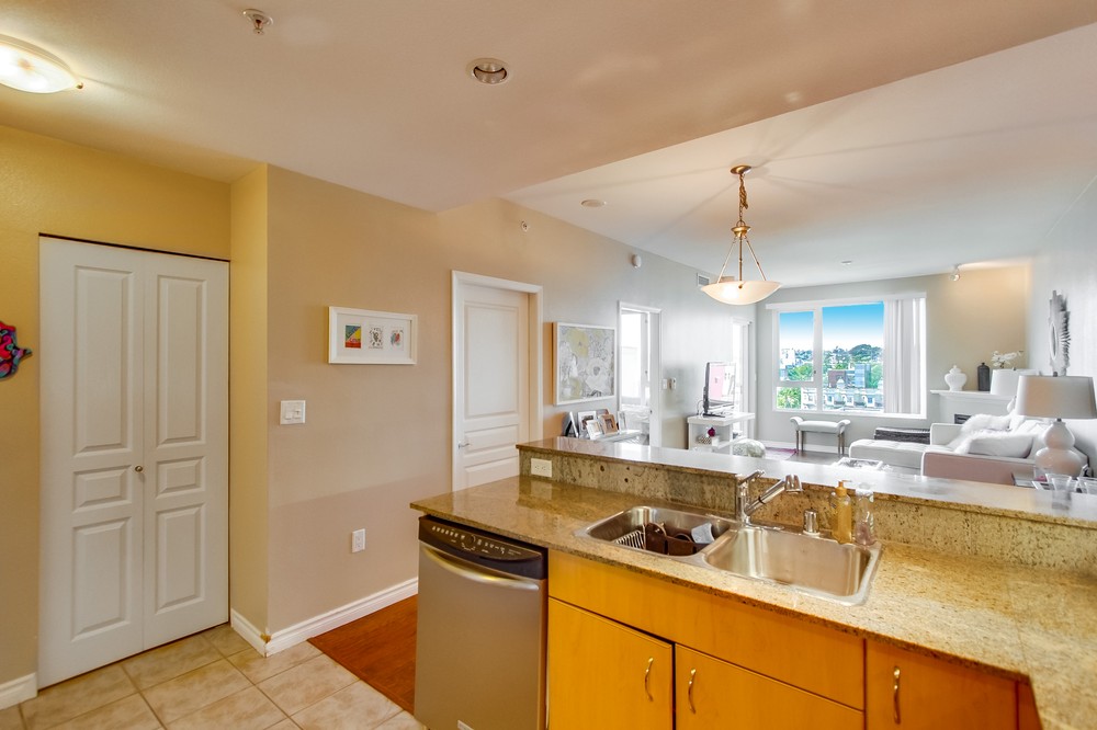 Virtual tour photo 24 of 46 for 300 West Beech Street #605