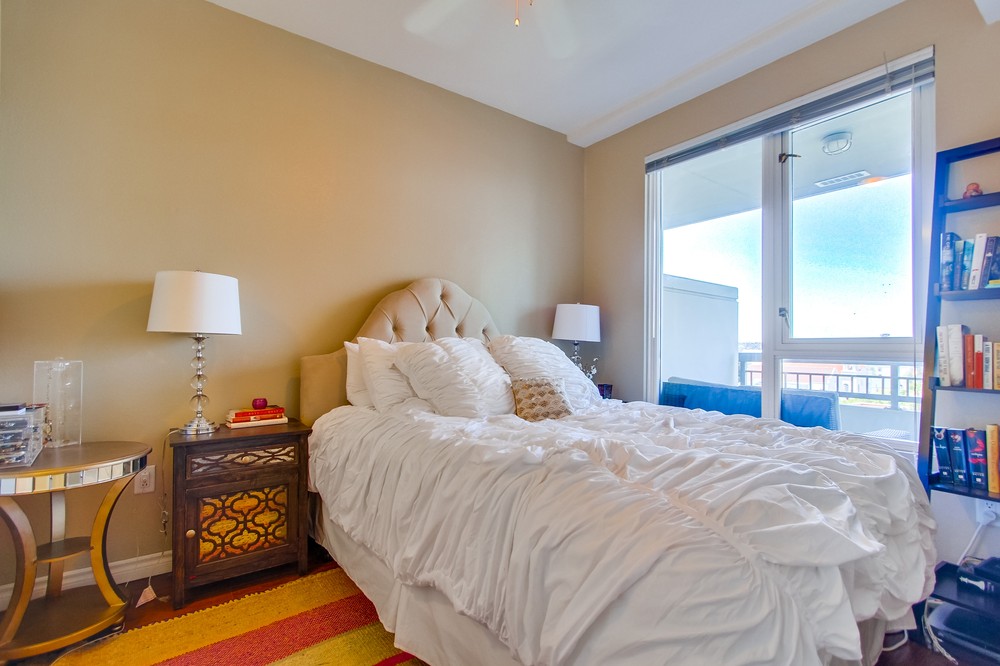 Virtual tour photo 26 of 46 for 300 West Beech Street #605